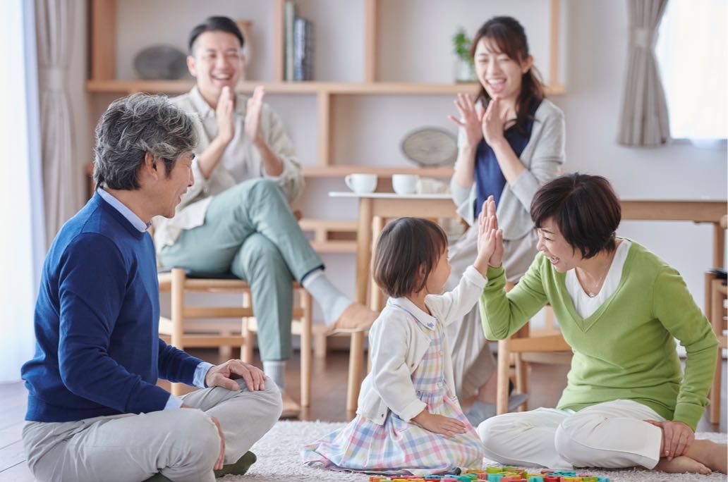 家庭压力缓解需要全家共同参与，以下是几个实用的集体策略：
