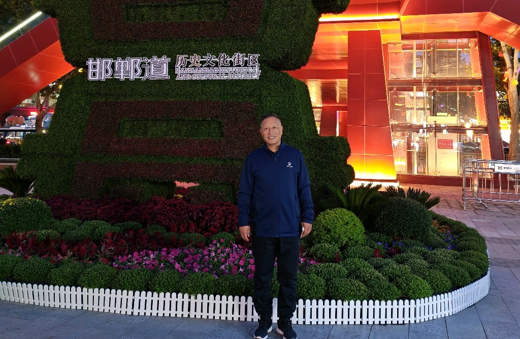中秋的空餐桌