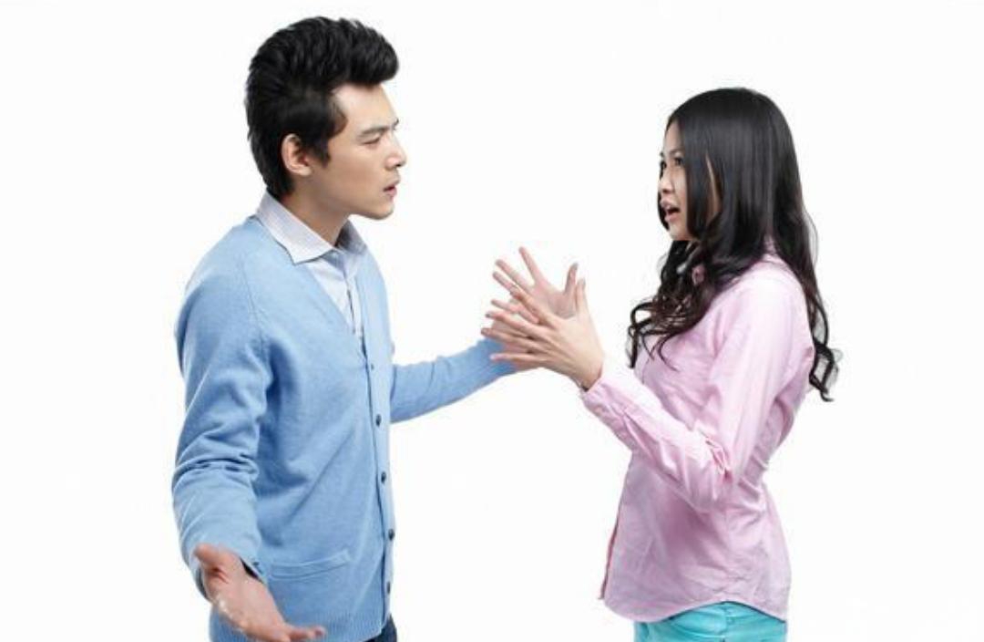 如何识别伴侣的打压行为：3大维度+10个典型信号
