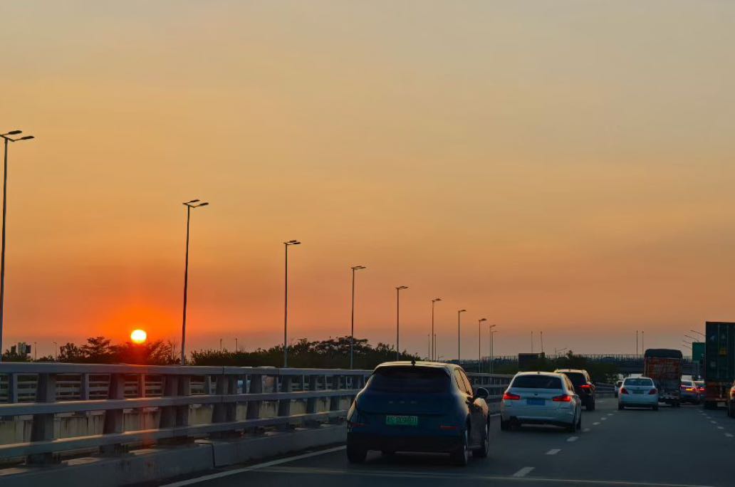 我曾被情绪内耗困住 后来靠这三步找回生活掌控感