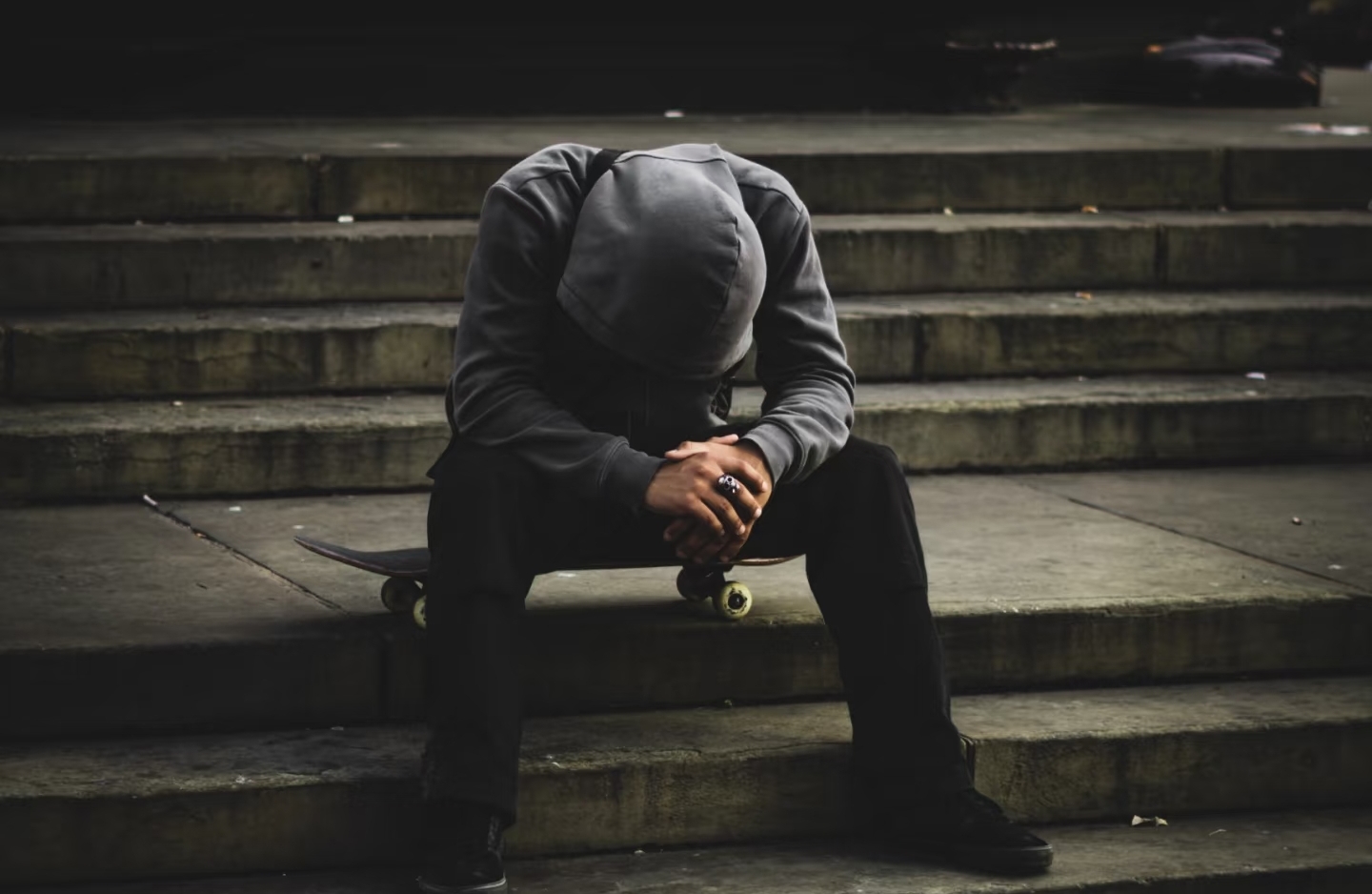 烦恼的生理密码：身体为何会被情绪“绑架”