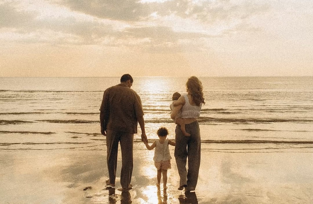 家庭情感联结：构建安全感的“情感银行”法则