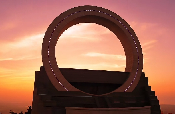 🌀 关系的“沉默螺旋”：当有话不说成为最大距离