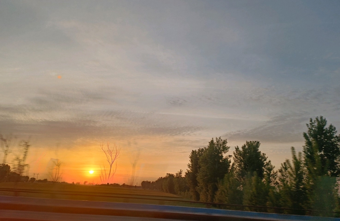 当打工人时被KPI追着跑，当消费者时又被性价比绑架，如何应对