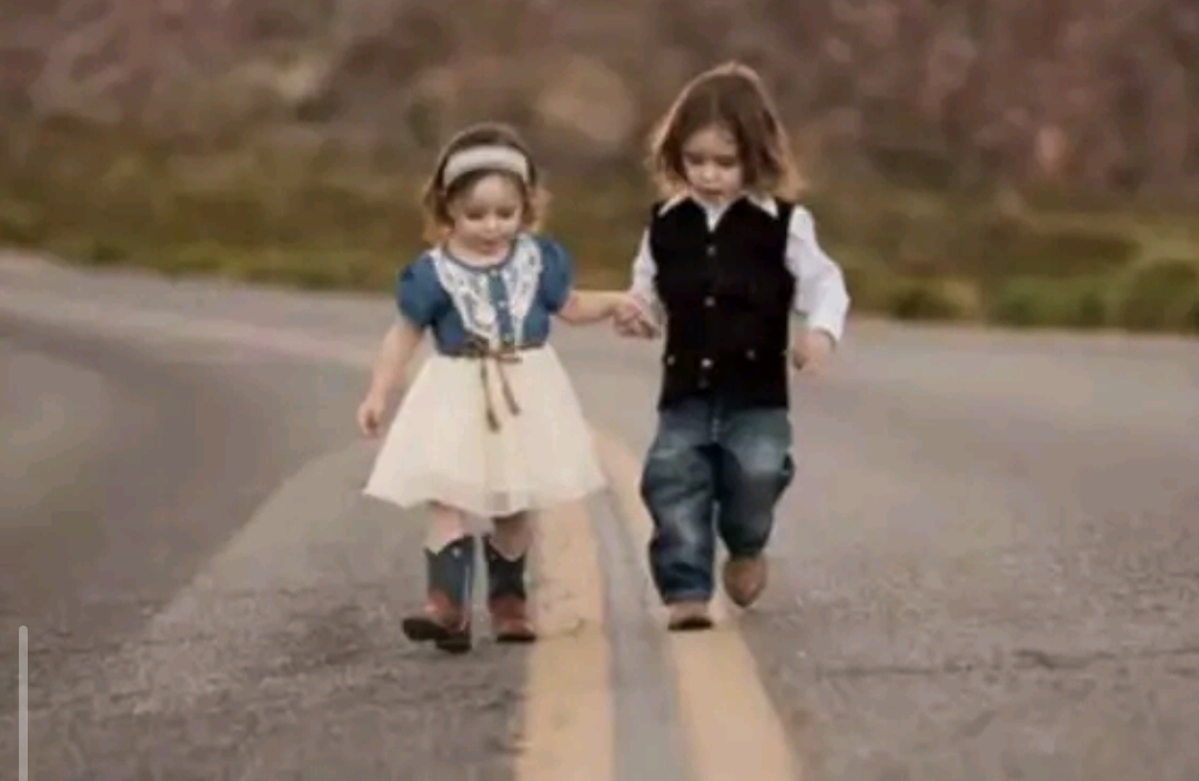 二胎家庭如何平衡两个孩子爱