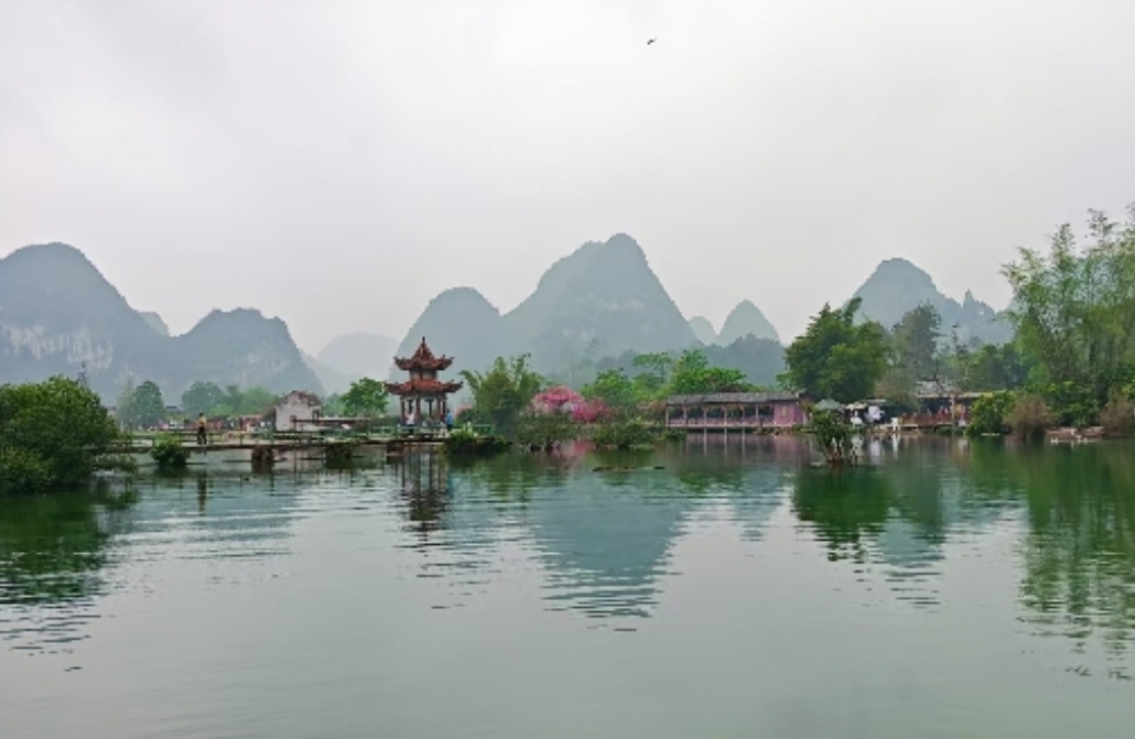 真正吸引异性的，从来不是刻意讨好，而是自带光芒