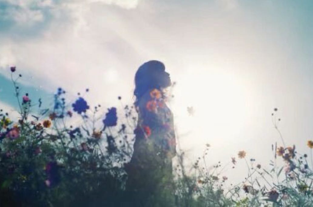 他决绝提出分手，而我却还想挽留