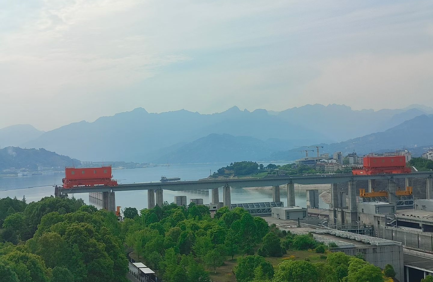 为什么你会过度在意别人的看法？4大核心根源