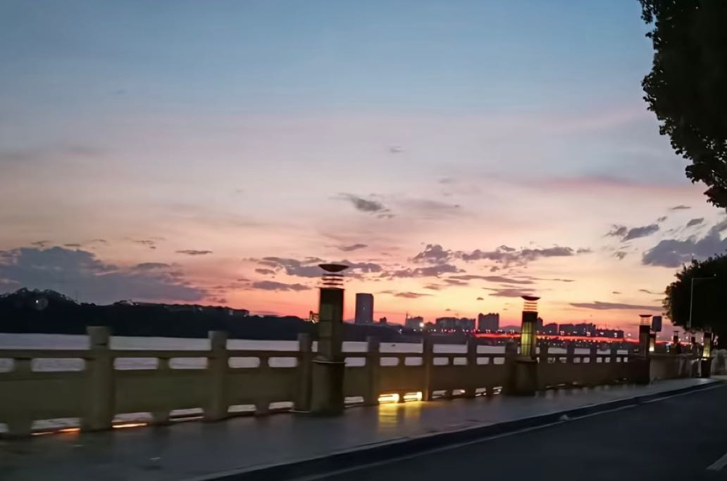 感情走到尽头，是该直接断联还是慢慢抽离？