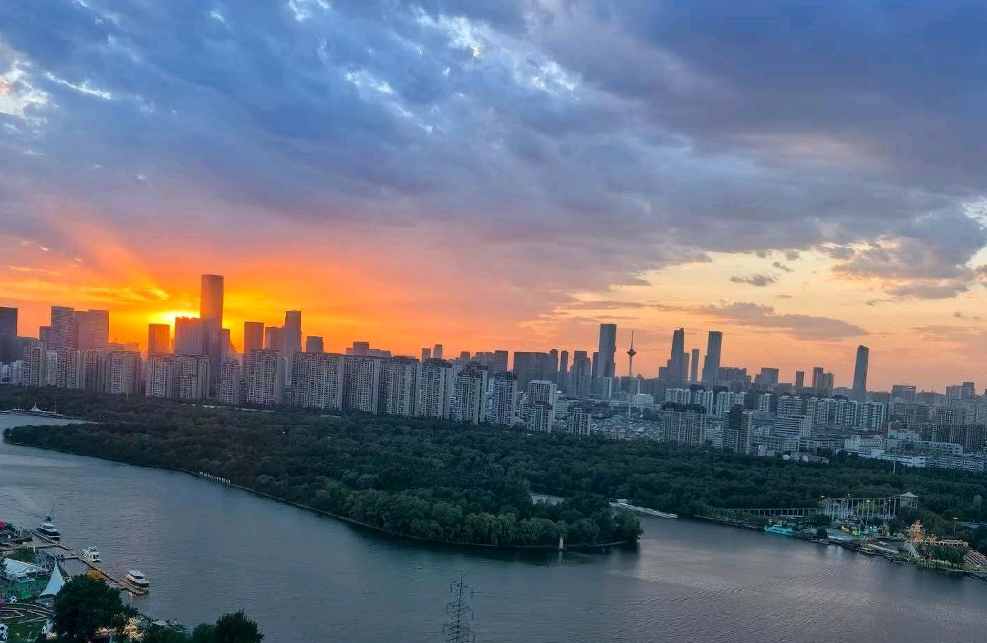 中国式失衡家庭：缺席父亲、焦虑母亲、受伤的孩子